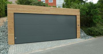 Breites Garagentor mit gutem Style