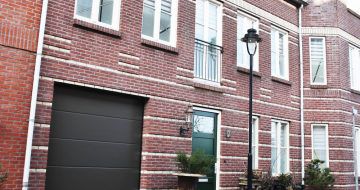 Kleines hochwertiges Garagentor